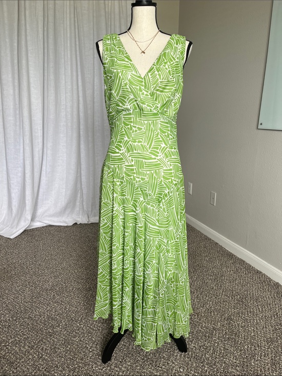 Midnight Velvet Dresses & Skirts - Green Ivory Abstract Brushstroke Print Midi Dress Asymmetrical Hem Size 10/12